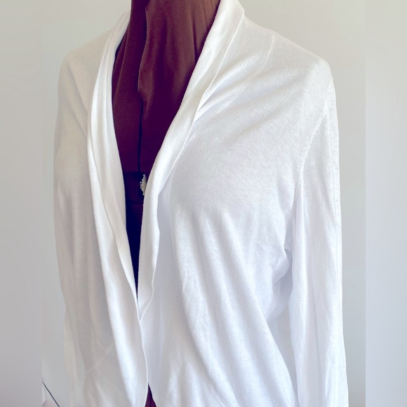 🤍REITMANS🤍Pure white cardigan. Never worn. Size medium. - Picture 5 of 9